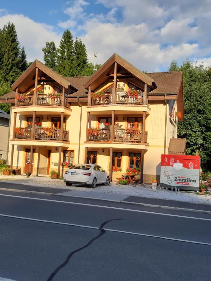 Pension Holiday Vrchlabí Exteriör bild